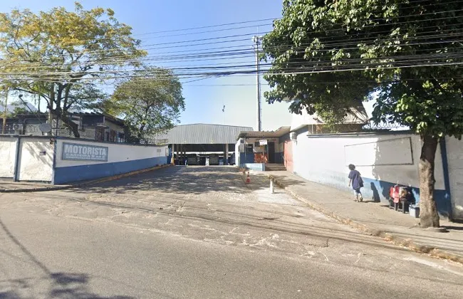 A garagem fica em Jacarepaguá, na Zona Oeste do Rio