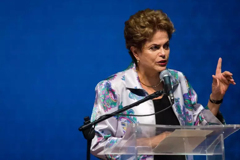 Dilma rebateu ao ser questionada sobre estar na primeira classe de avião