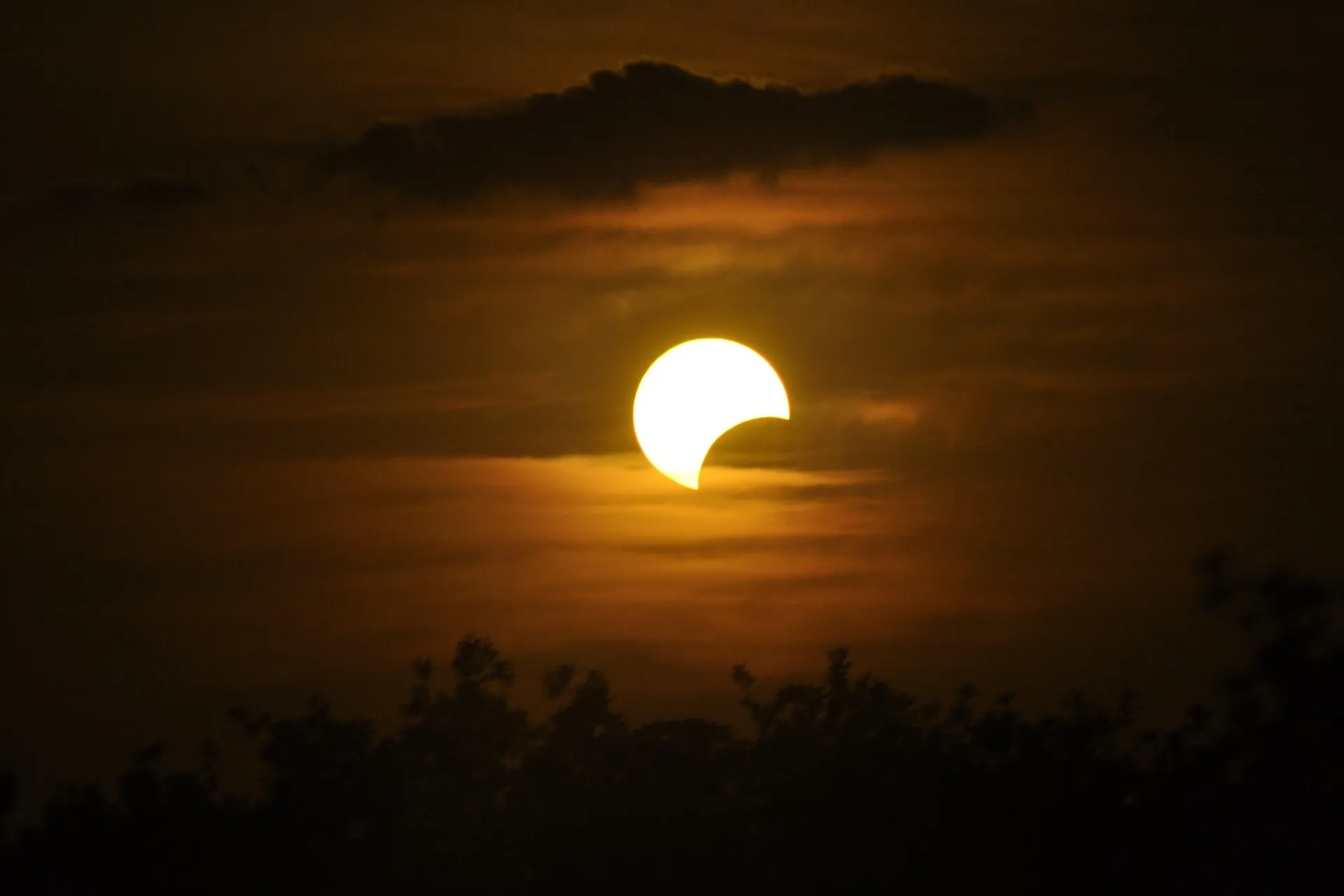 Eclipse solar acontece por volta de 14h59 (horário de Brasília)