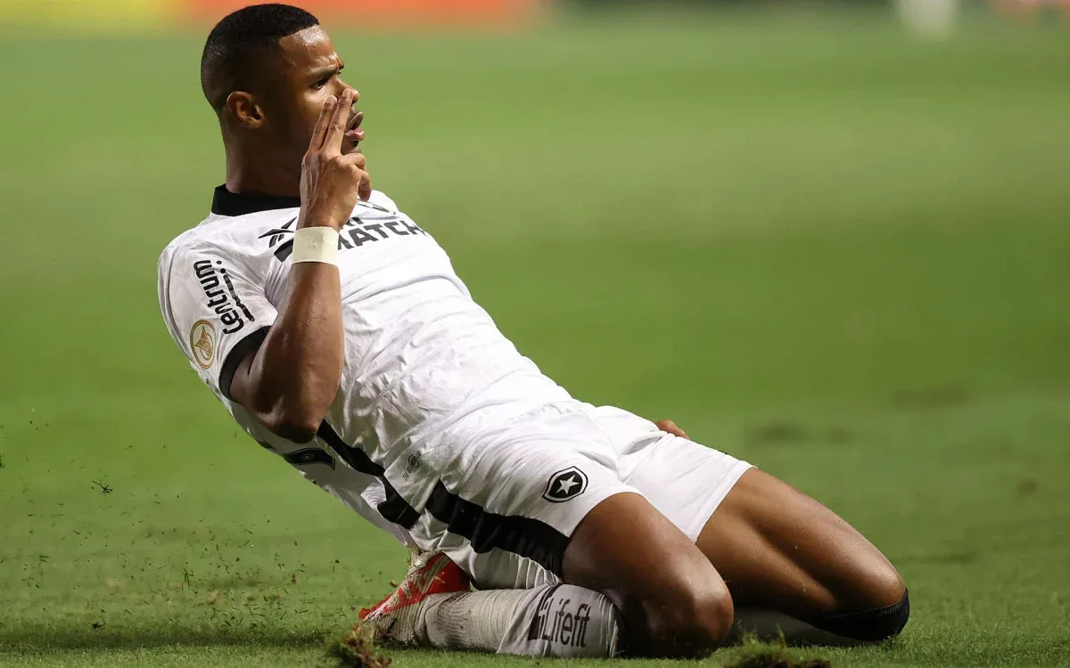 Botafogo venceu no sufoco e se mantém firma na liderança