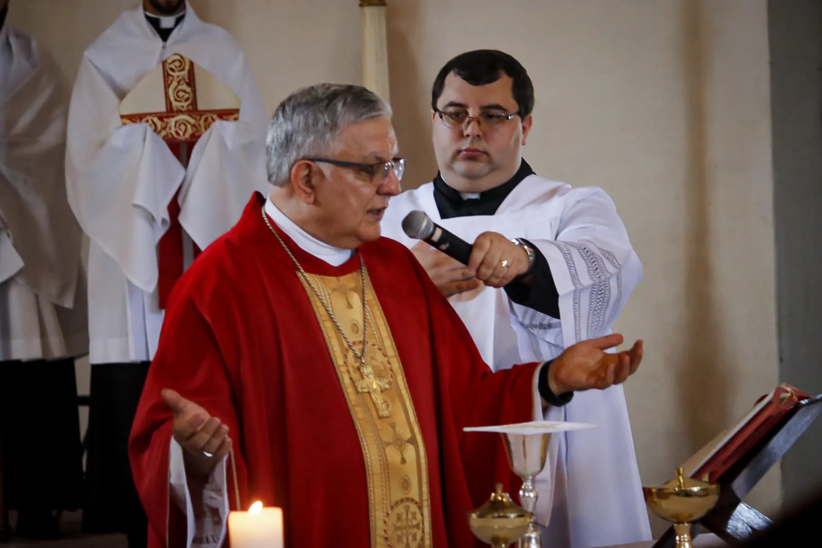 Missa de aniversário da cidade, celebrada pelo arcebispo de Niterói, Dom José Francisco Rezende Dias