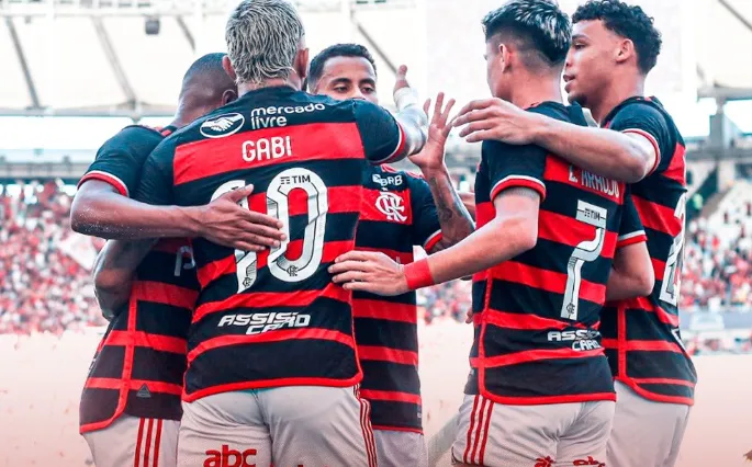 Vitória deixou o Flamengo na segunda posição do Carioca
