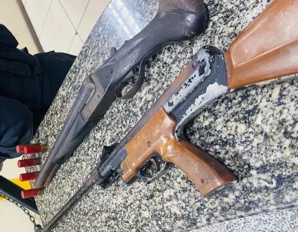 Armas e cartuchos apreendidos na casa do idoso em Paraty