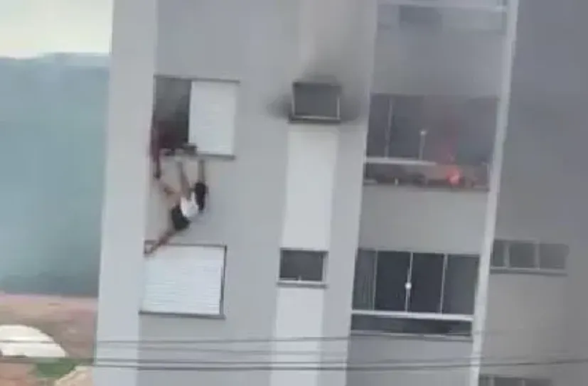 Avô e avó precisaram pular do 4º andar do prédio