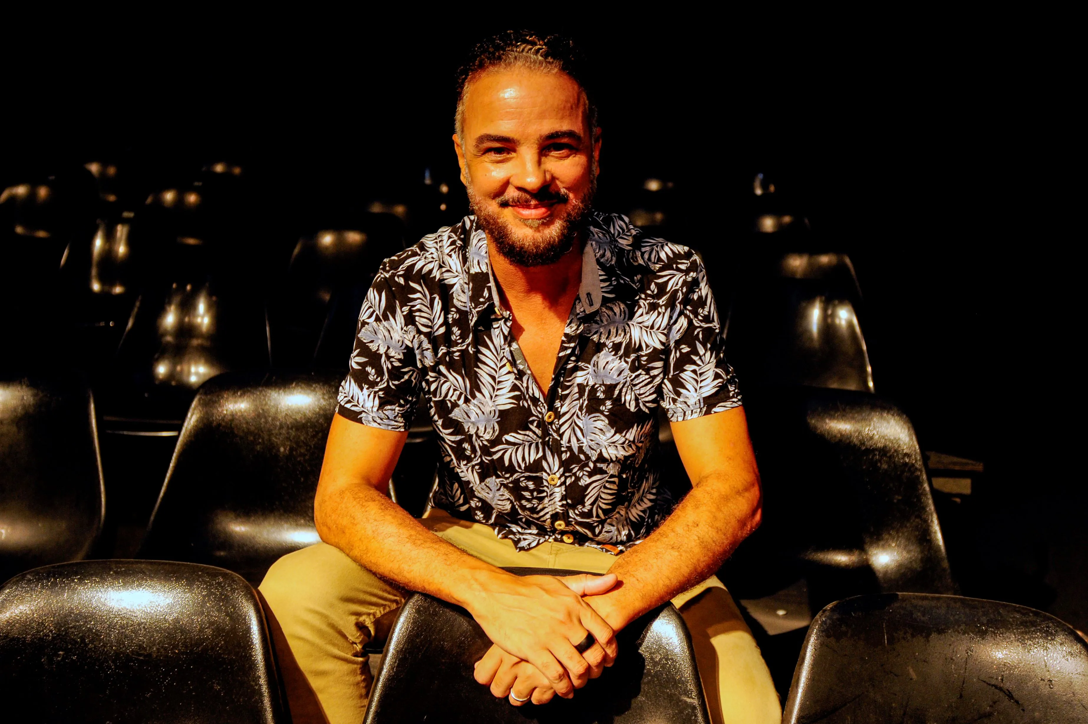 Raffael Corrêa é formado em Teatro pela Escola Martins Pena, da Faetec