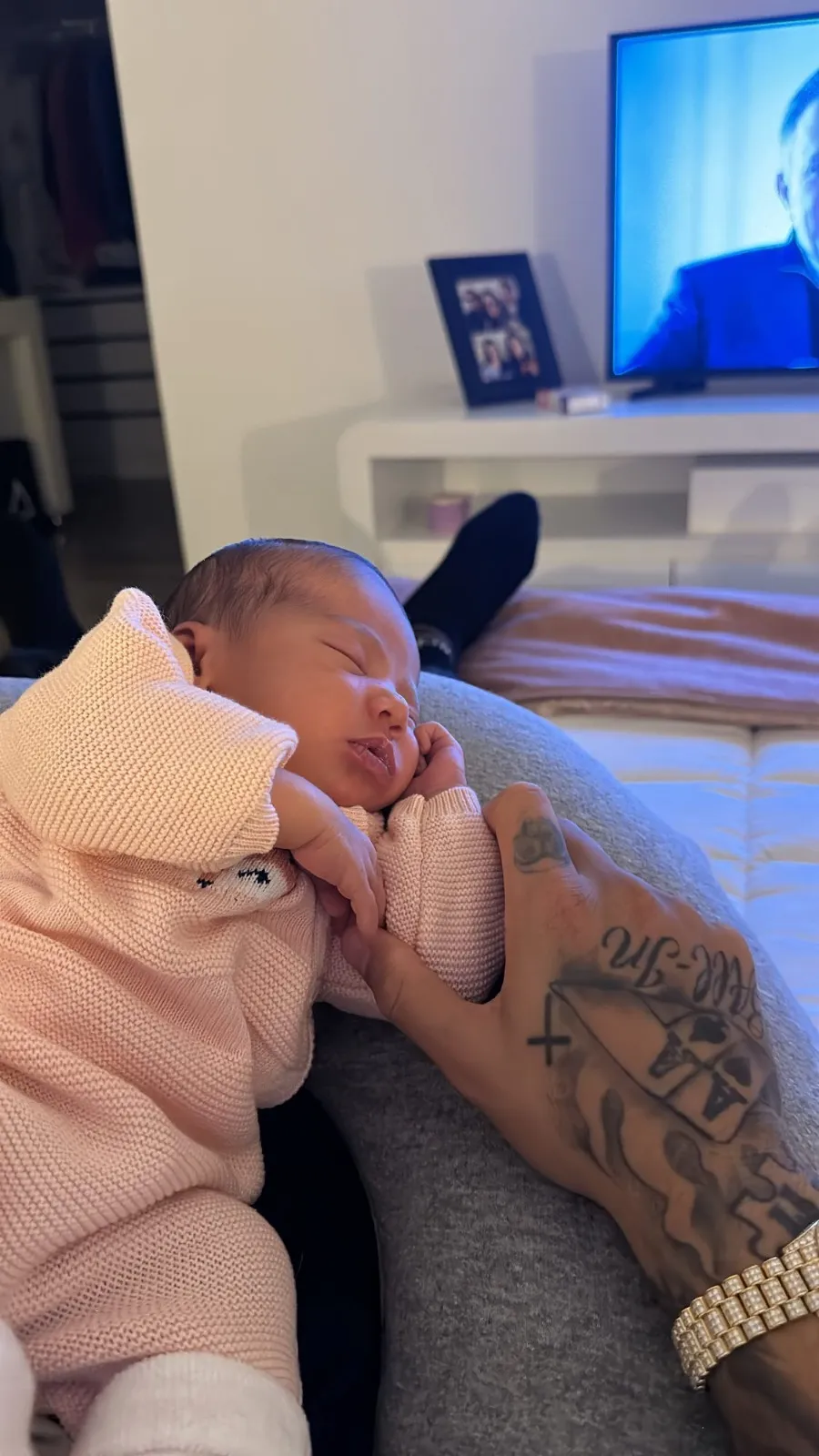 Neymar posta foto com a filha