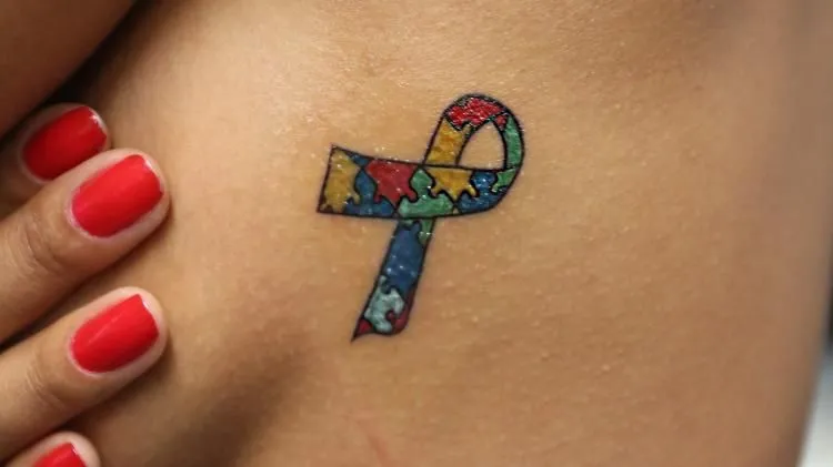 Tatuagens serão oferecidas às mães que se identificam como atípicas