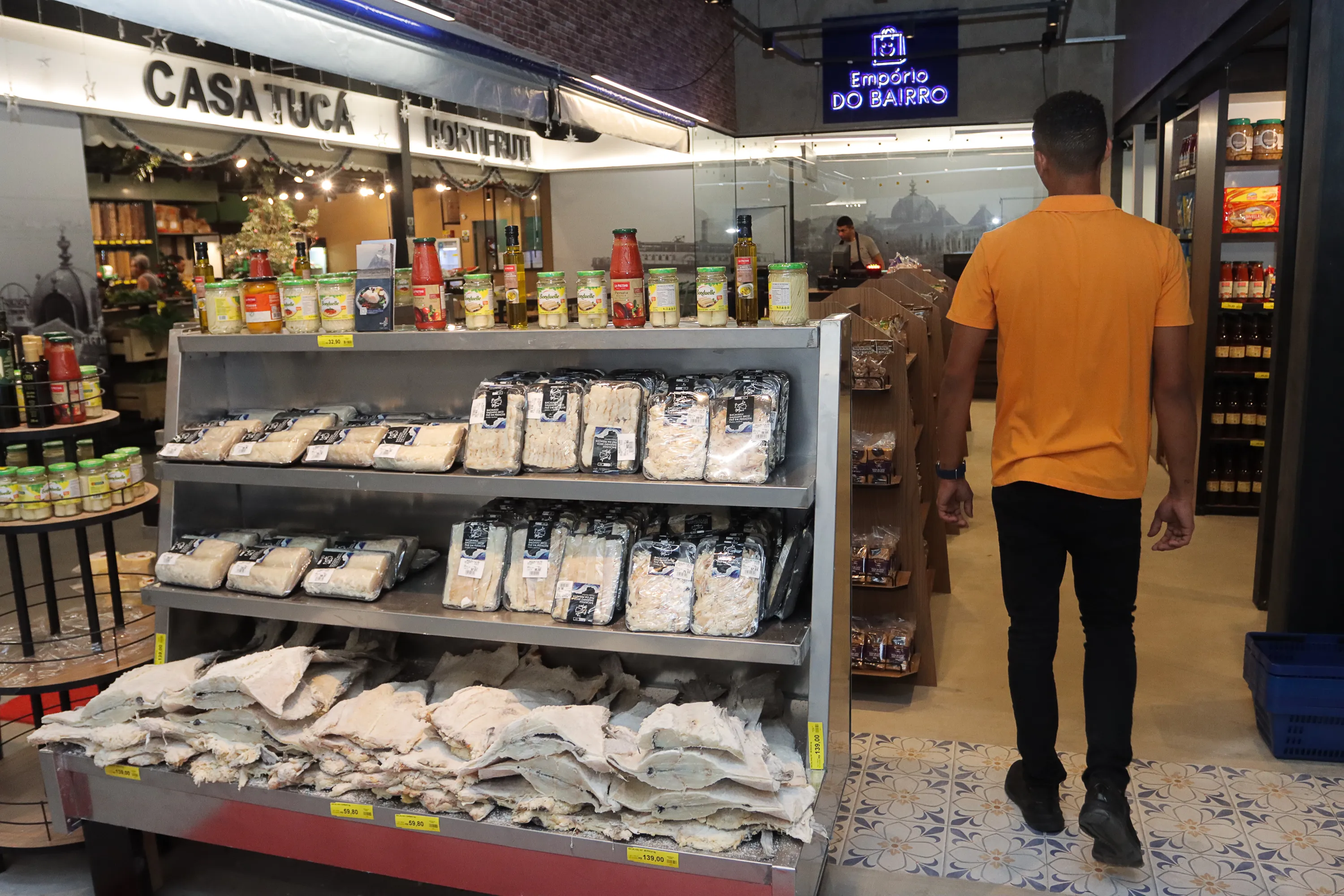 Empório do Bairro traz o alimento diretamente da Noruega para o Mercado Municipal de Niterói