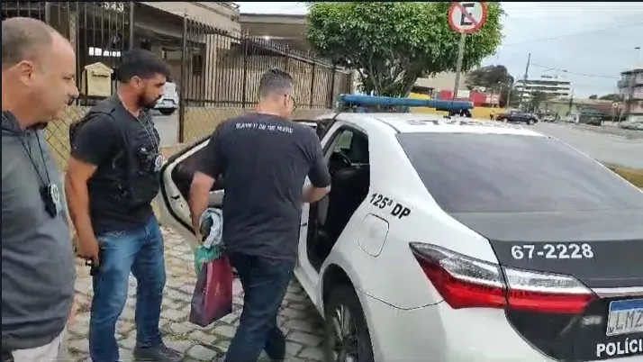 Arnaldo foi preso em casa por policiais da 125ª DP (São Pedro da Aldeia)