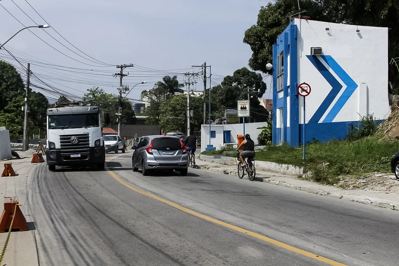 Moradores contam que avistaram o suspeito assaltando quem estava próximo a Avenida Beira-Mar