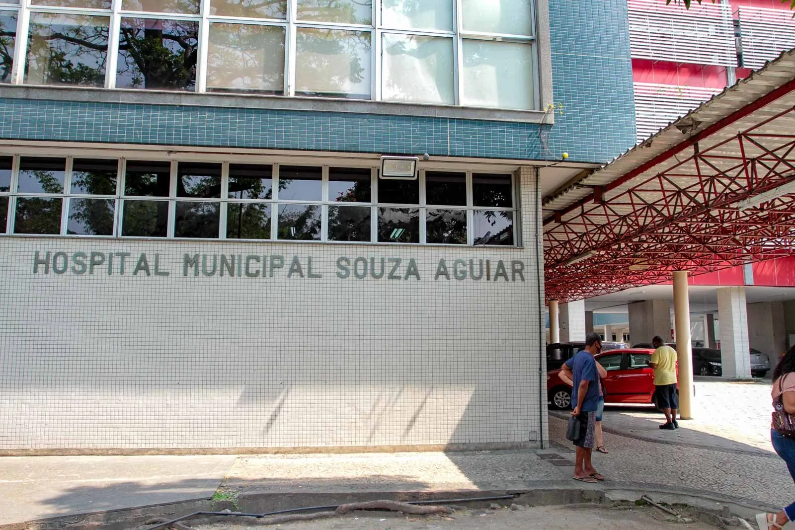 Andréia foi socorrida pelos Bombeiros para o Souza Aguiar, no Centro