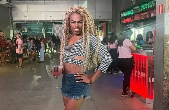 Amanda Soares fazia shows como drag queen e era passista de escolas de Niterói