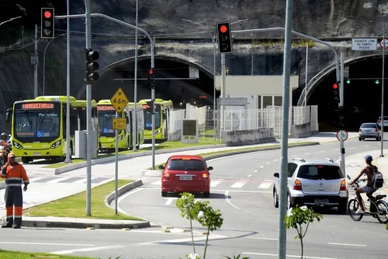 O túnel Charitas-Cafubá também representou um marco no transporte do município