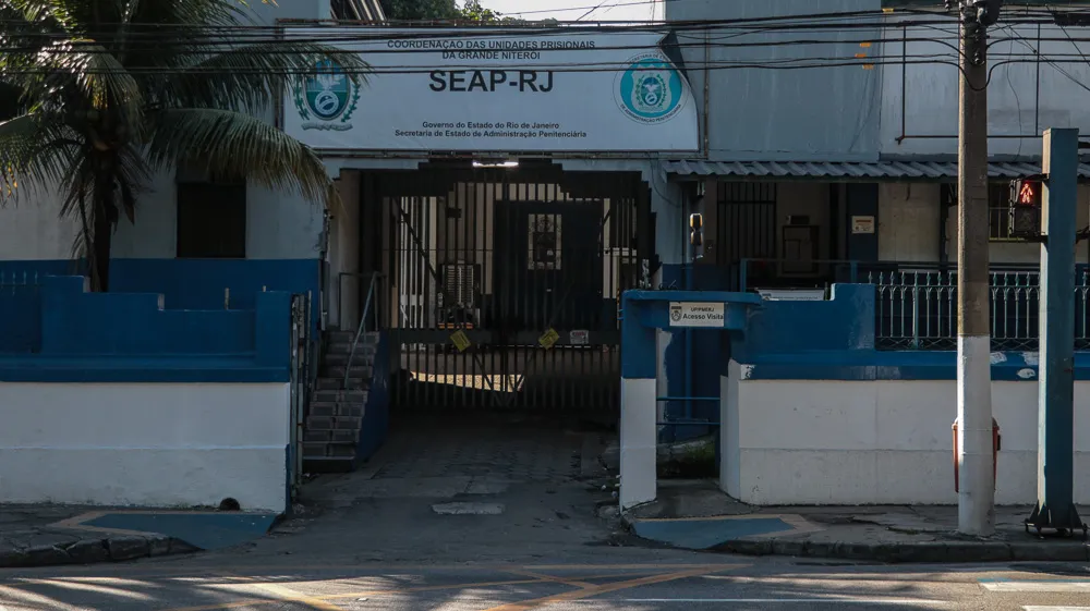 Acusado de roubos em série foi levado para a Unidade Prisional da Corporação, em Niterói