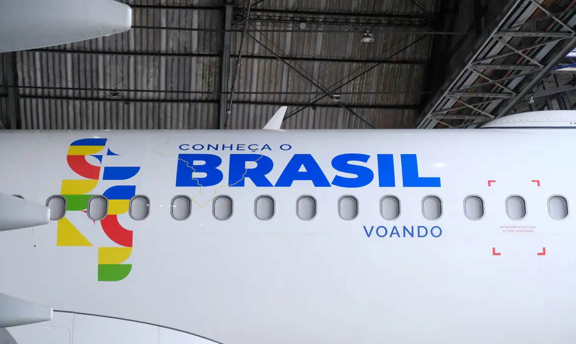 Companhias aéreas que participam do programa irão adesivar suas aeronaves com marca da campanha