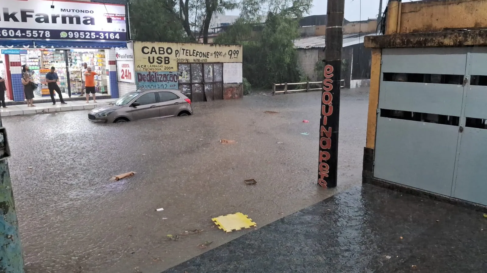 Fortes chuvas provocaram alagamentos em bairros de São Gonçalo