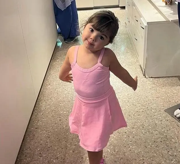 Clara Maria, de 4 anos, esbanja fofura
