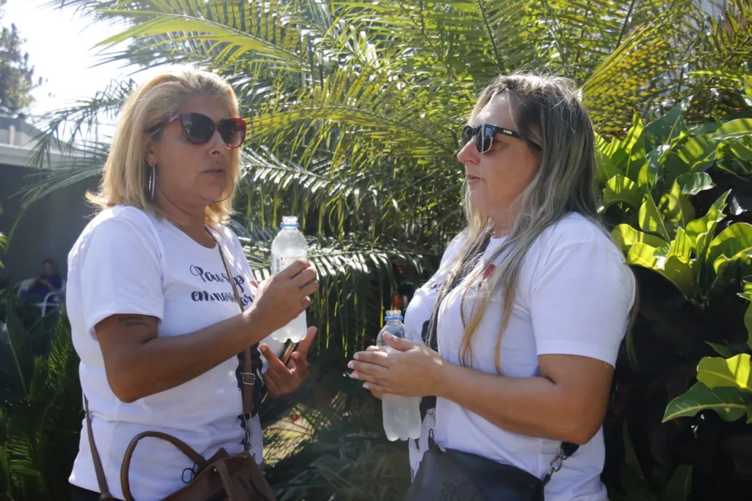 Amigos, familiares e fãs do cantor Anderson Leonardo estiveram presentes para se despedir do artista