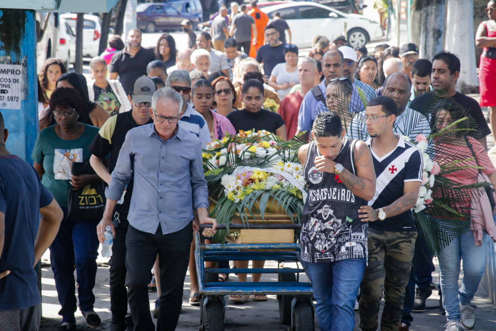 Familiares clamaram por justiça durante sepultamento de Soraia, no Cemitério São Miguel