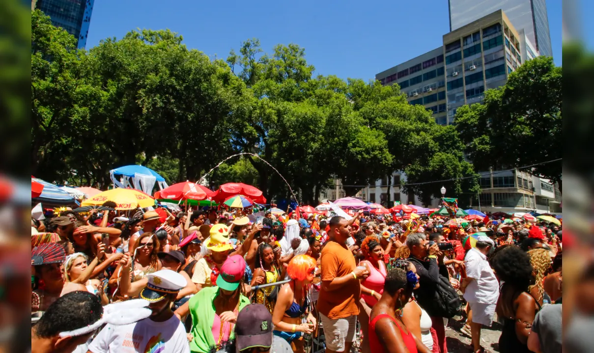 Imagem ilustrativa da imagem Cordão do Boitatá atrai multidão de foliões no Centro do Rio