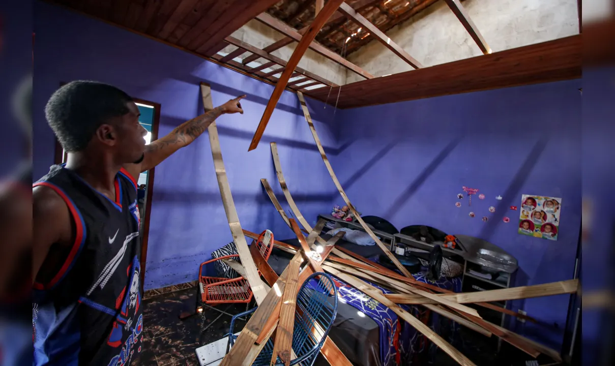 Vitor Moisés teve a casa destruída com o rompimento da adutora