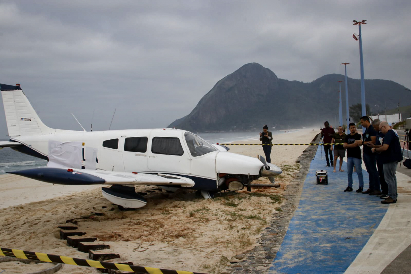 Aeronave fez pouso de emergência em Itaipuaçu, nesta quarta-feira (10)