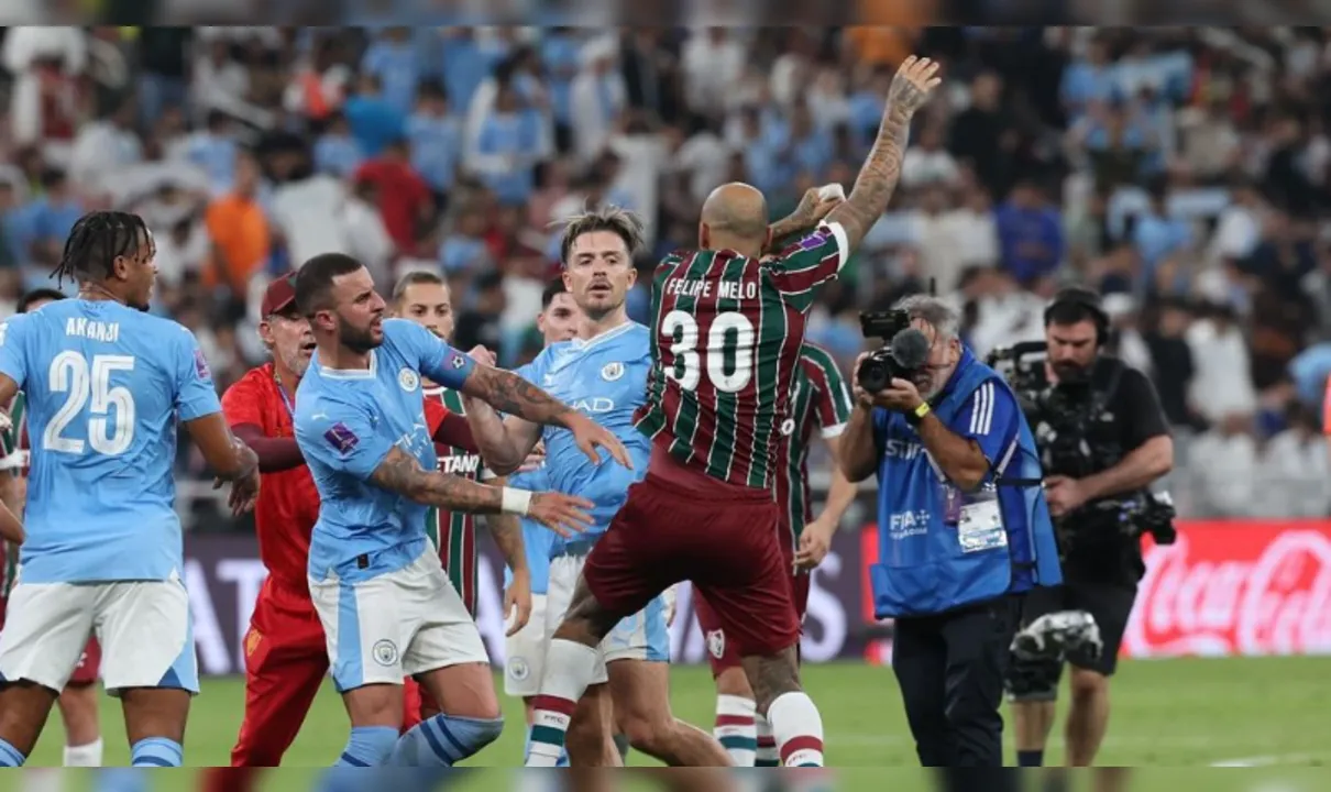 Felipe Melo e Jack Grealish entraram em conflito no final da partida