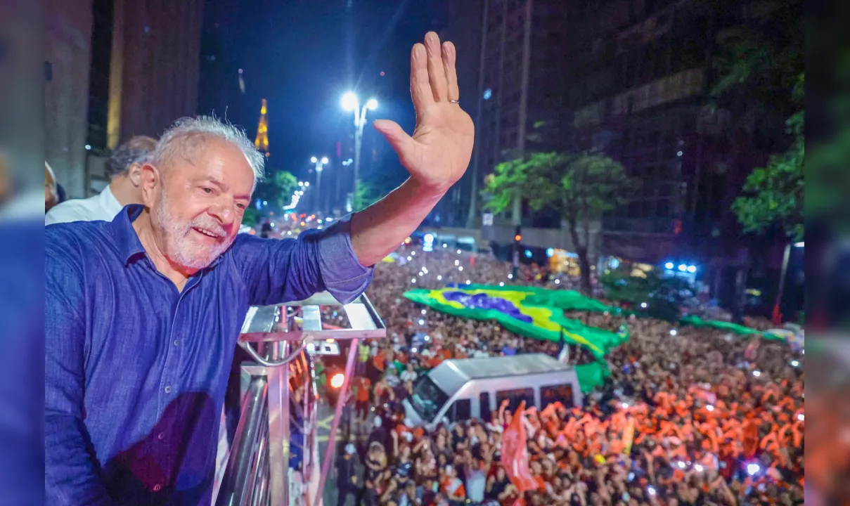 "Daqui para frente, tudo que a gente sonhar vai brotar", escreveu Lula