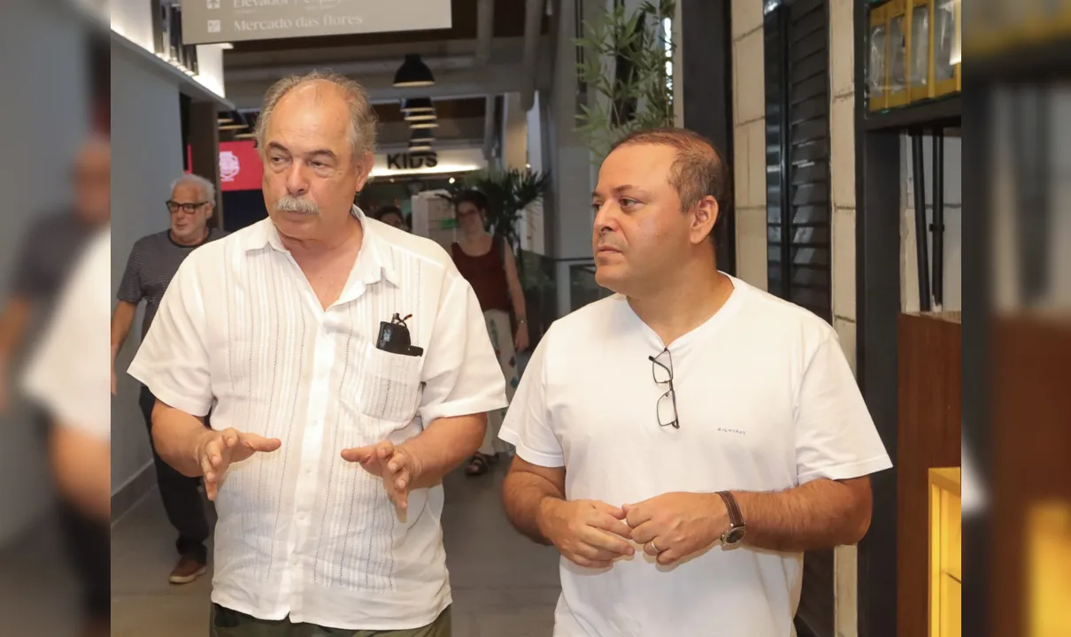 Presidente do BNDS visitou o Mercado Municipal de Niterói com Rodrigo Neves e outras autoridades