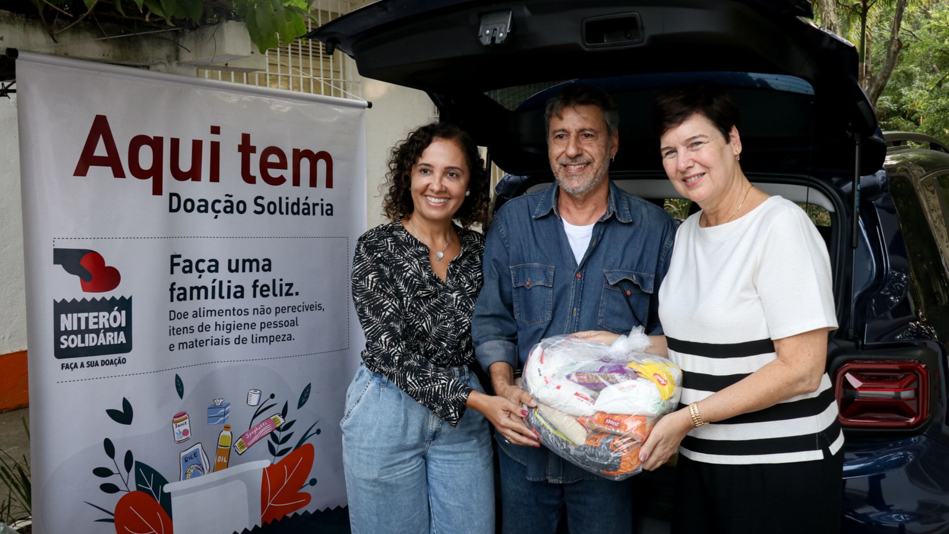 Niterói Solidária distribuiu doações recolhidas em show do Sorriso Maroto