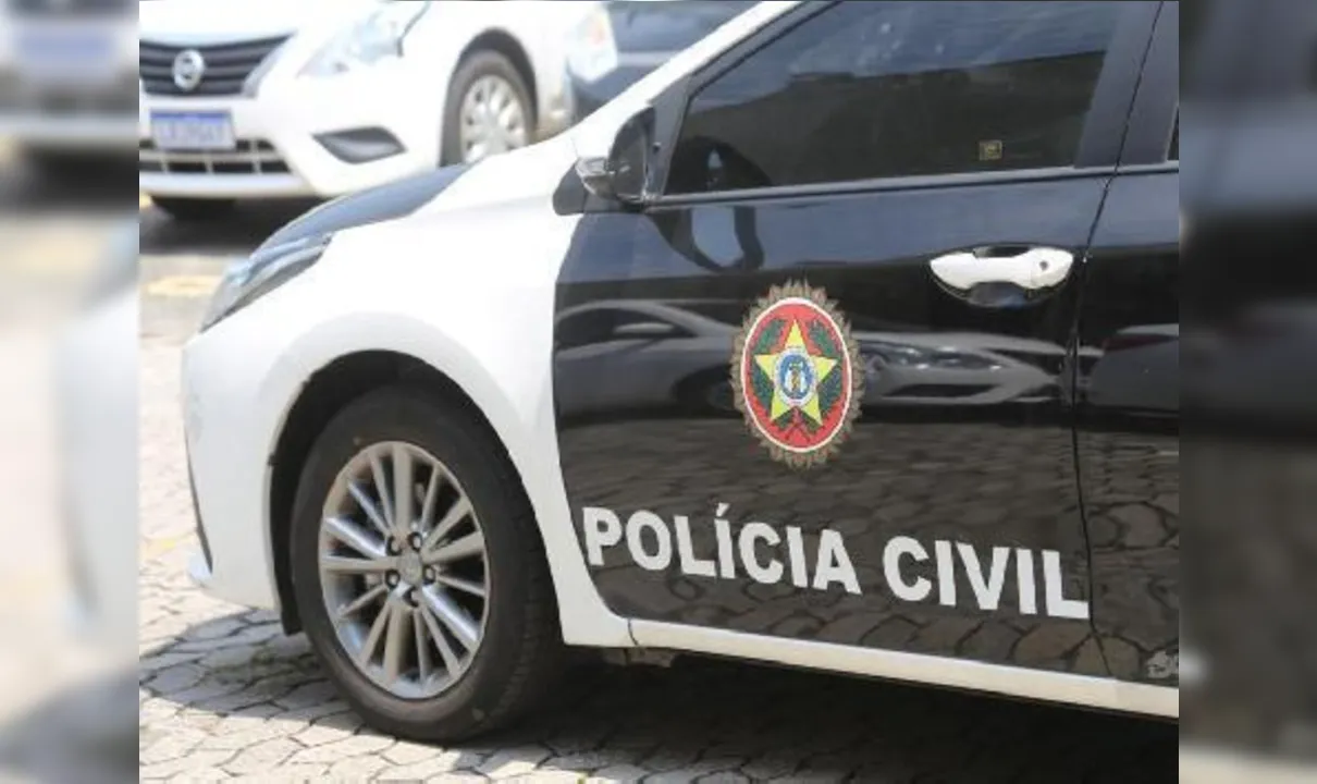 A ação foi feita por policiais civis da 14ª DP (Leblon) e da 12ª DP (Copacabana)