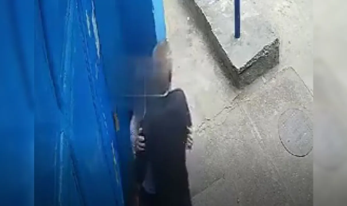 Vídeo flagra assédio a adolescente na porta de escola; veja | Enfoco - O  seu site de notícias