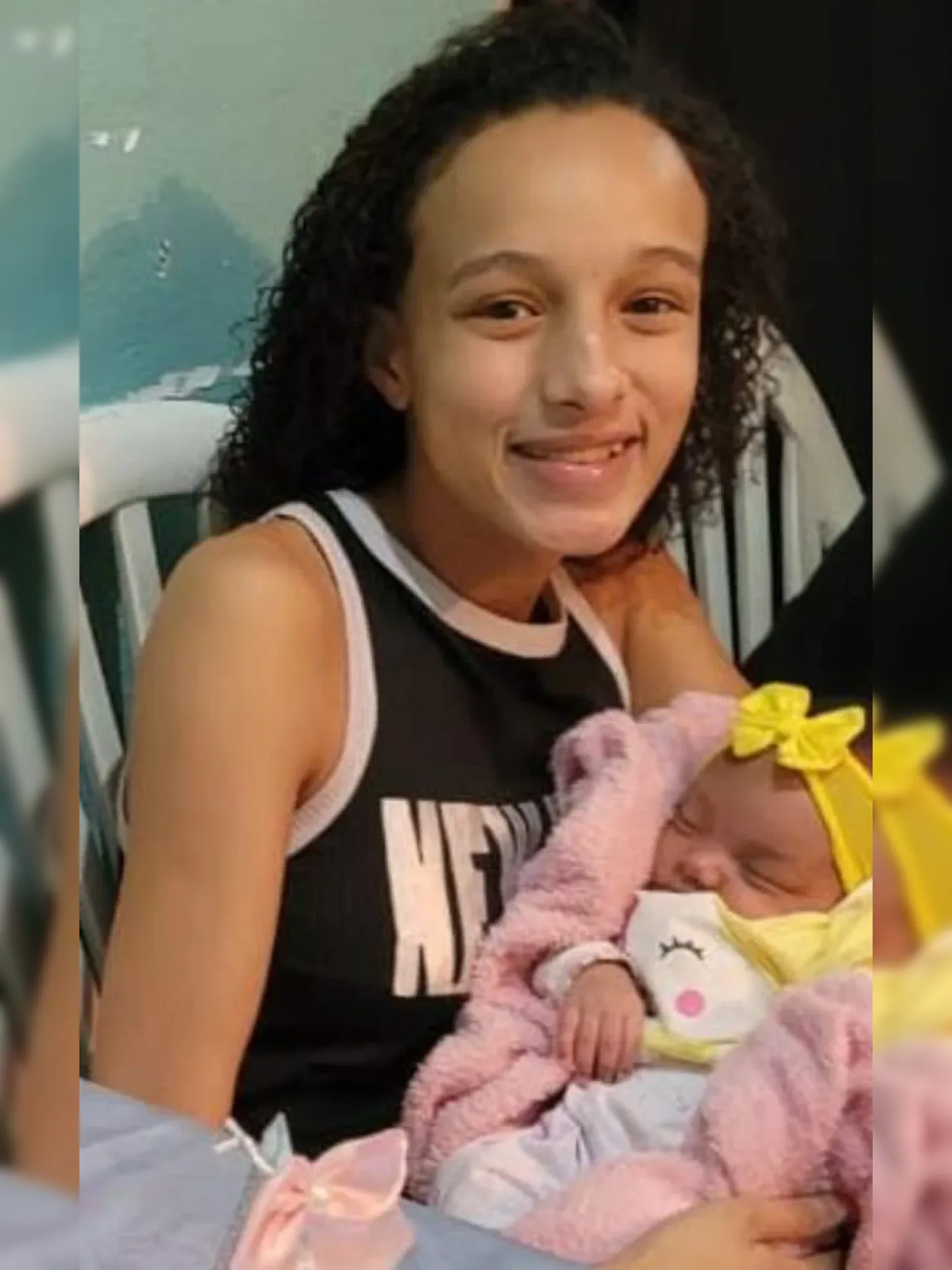 Familiares buscam por Maria Clara da Conceição Honorato, de 16 anos, e sua filha, Mahya, de 4 meses