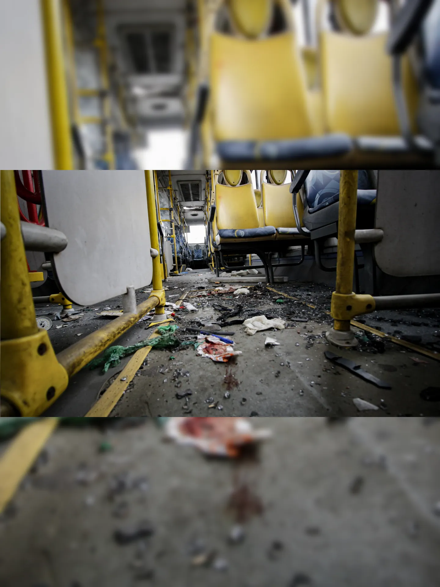 Ônibus destruído por criminosos na Avenida Brasil