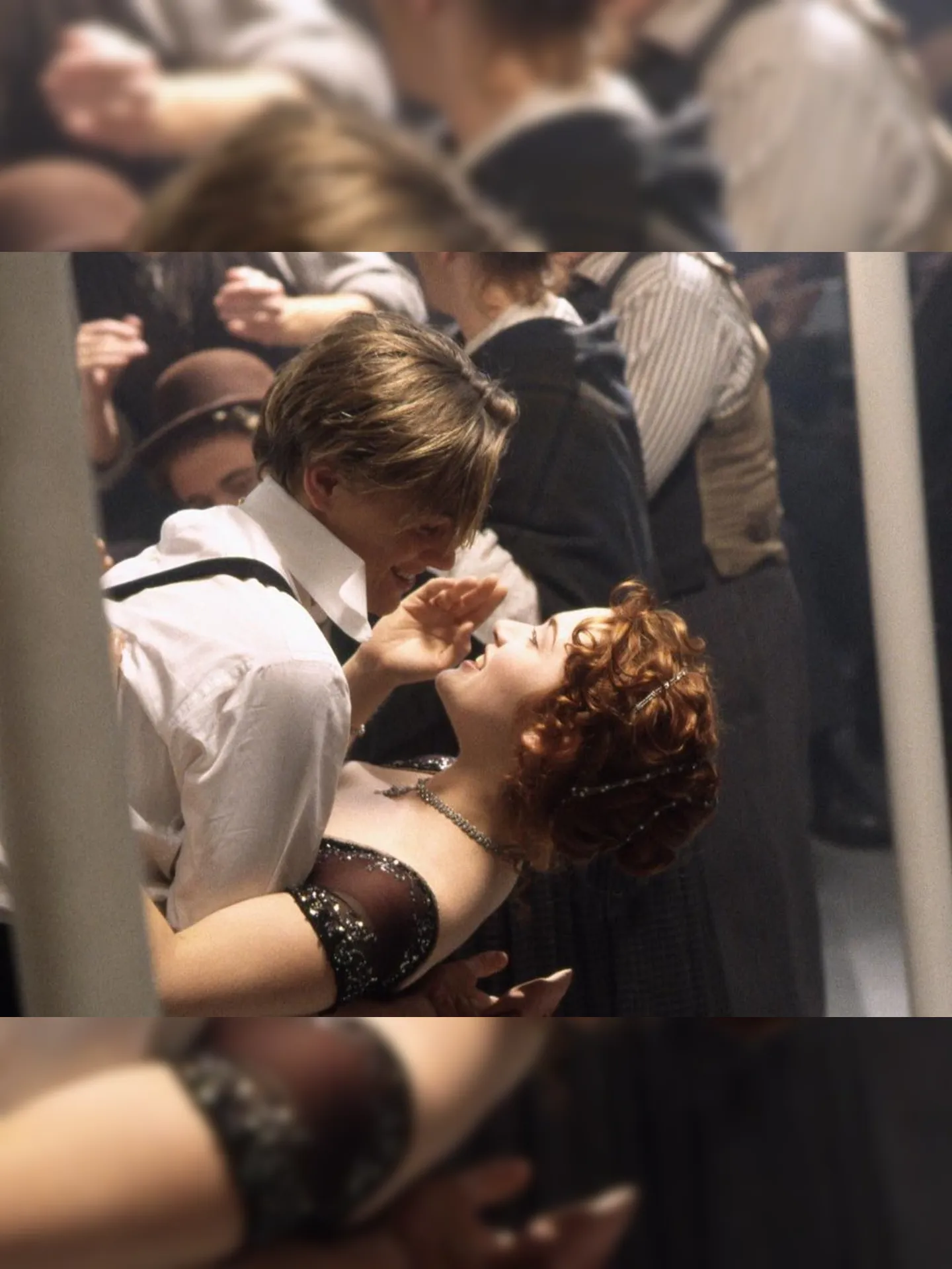 O personagem Jack e Rose (Kate Winslet) em cena no filme que arrebatou os fãs há mais de 20 anos