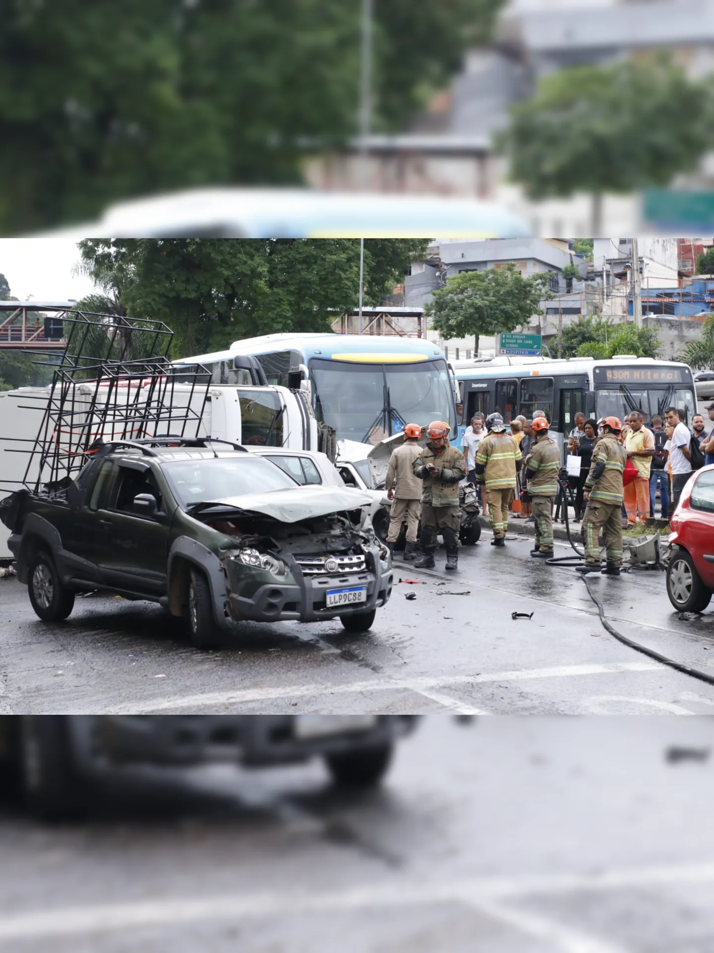 Imagem ilustrativa da imagem Sete pessoas ficam feridas no acidente com caminhão na Alamenda