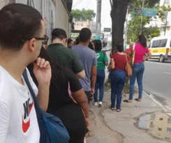 Imagem ilustrativa da imagem Não acaba! Fila em sindicato de São Gonçalo tem protesto; vídeo