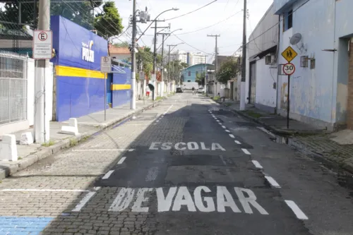 Marcações foram feita também em frente a escola na rua Áurea Lima