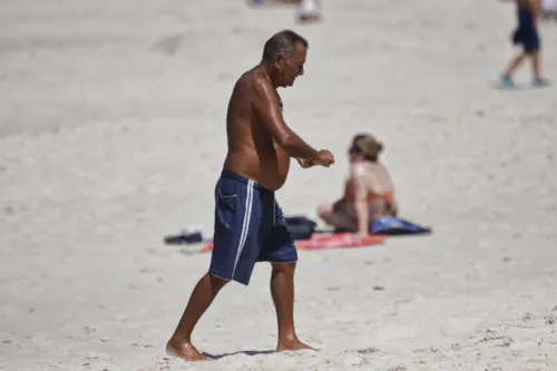 Robson Oliveira, de 66 anos, saiu do Fonseca para aproveitar a praia de Icaraí