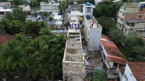 Prédio foi construído de forma ilegal na Ilha da Gigoia