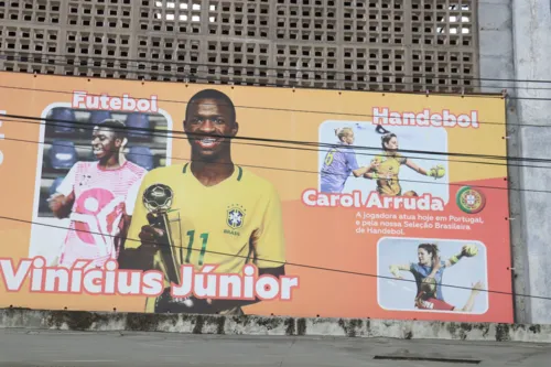 Imagem do atleta é estampada em outdoor