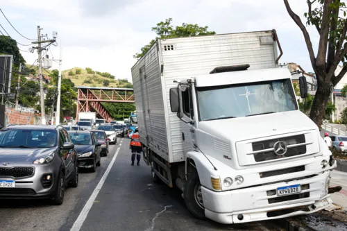 Agentes de trânsito estiveram no local para evitar retenções no tráfego