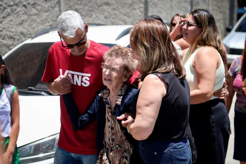 Mãe do vereador, de 90 anos, passa mal durante o velório