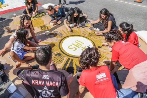 Um voluntário se emocionou ao contar a relação de sua família com a tradição