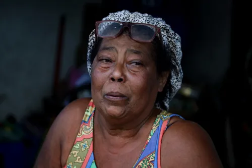 Teresinha de Souza trabalhava com a filha cadeirante e o marido em uma lanchonete  há 31 anos