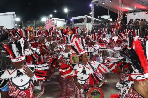 A primeira parte da noite foi marcada pelo desfile das quatro escolas do Grupo C