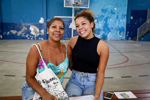 Janete Freitas e Manuela Freitas estiveram no colégio nesta terça-feira