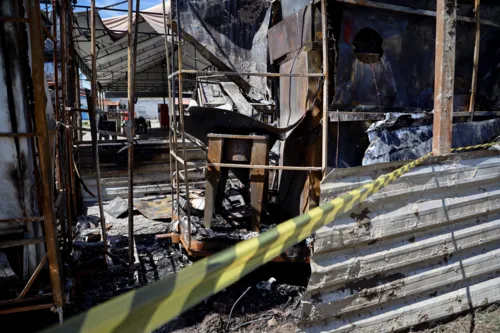 Comerciantes ainda calculam os prejuízos do incêndio