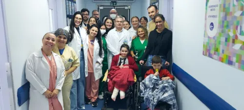 A família também percorreu os setores do Heat para agradecer aos profissionais de saúde