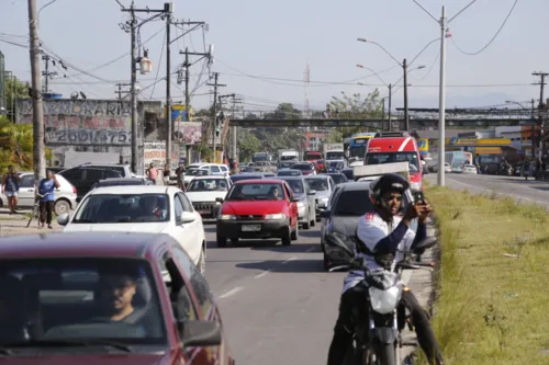 Trânsito está complicado nos dois sentidos